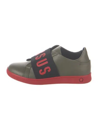 Pre-owned Versus Leather Graphic Print Sneakers In Red