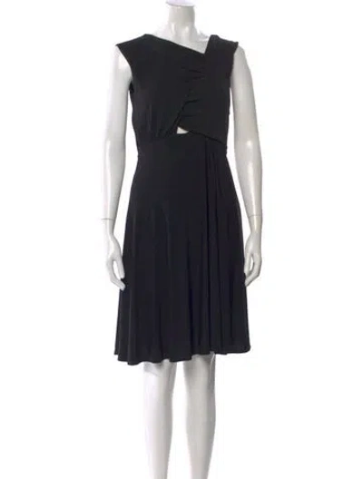Pre-owned Versus One-shoulder Knee-length Dress In Black