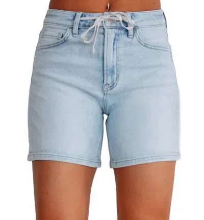 Vervet By Flying Monkey Loreita Midi Jean Shorts In Blue