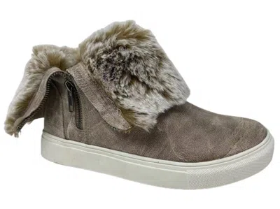 Very G Plusher Slip-on Shoes In Cream In White