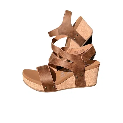 Very G Women's Casper Wedge Sandal In Tan In Brown