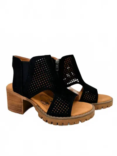 Very G Women's Faux Suede Chunky Heel Sandal In Black