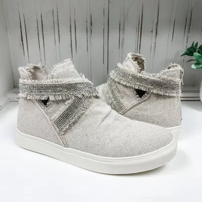 Very G Women's Flora Sneaker In Natural In White