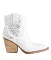 Very G Women's Maze Boot In White Silver In Multi