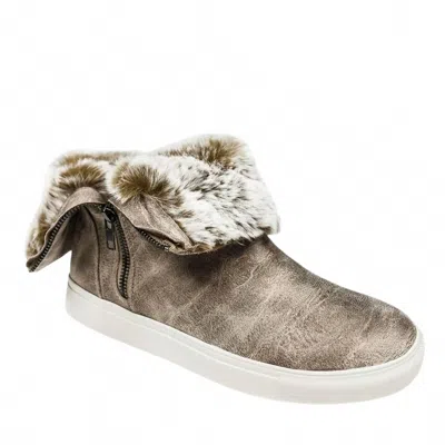 Very G Women's Plusher Bootie In Cream In Brown