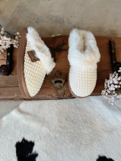 Very G Women's Sweater Knit Fuzzy Slippers In Cream In White