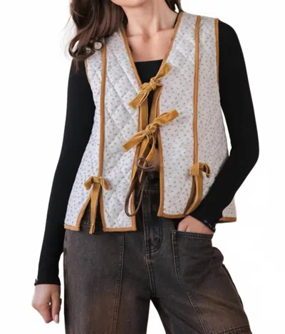 Very J Front Contrast Binding Quilted Woven Vest In Cream In Multi