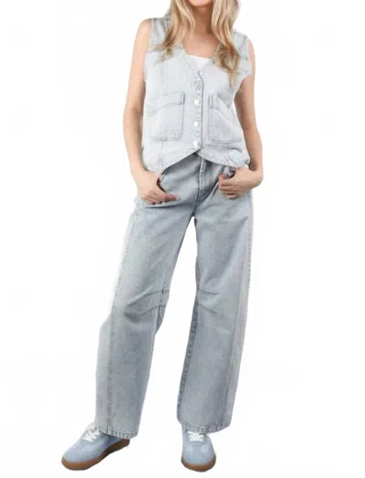 Very J High-waisted Barrel Jeans In Light Wash In Blue