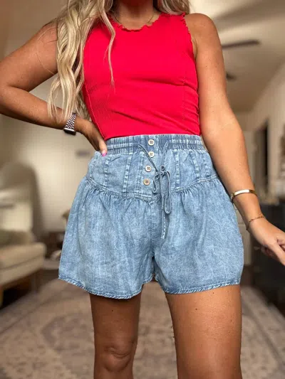 Very J Weekend Days Chambray Flare Shorts In Medium Wash In Blue