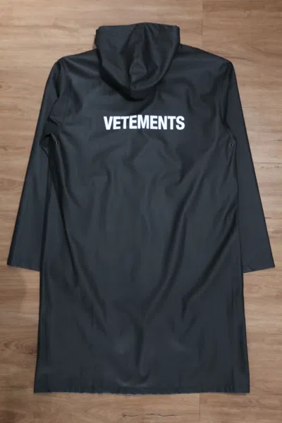 Pre-owned Vetements - F/w 18 - Oversized Rain Coat In Black