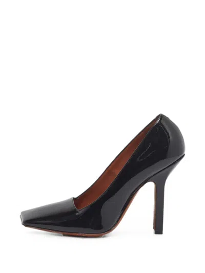 Pre-owned Vetements Boomerang Leather Heeled Pumps In Black