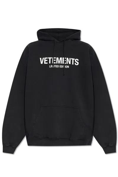 Vetements Drawstring Logo Printed Hoodie In Black