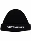 Vetements Logo-print Knitted Beanie In Black