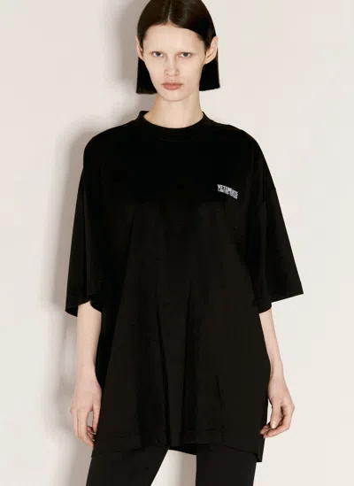 Vetements Embroidered Logo T-shirt In Black