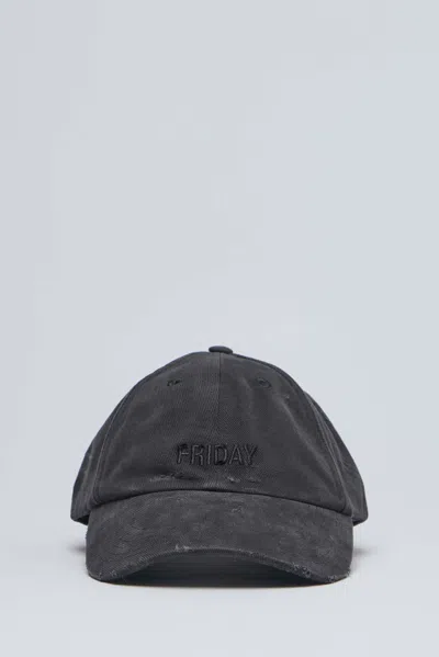 Vetements Friday Distressed Cap | Ue76ca326b | Black