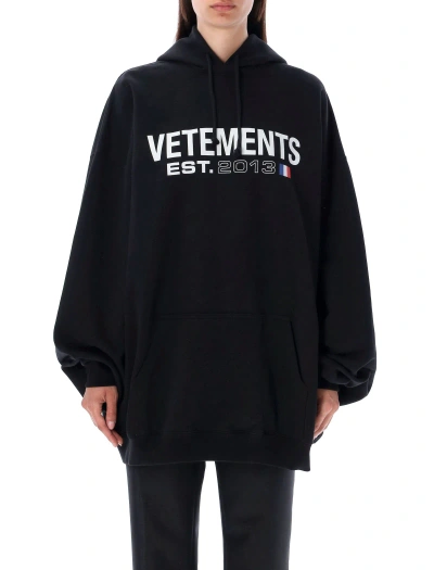 Vetements Logo-print Hoodie In Black