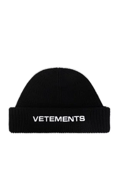 Vetements Logo Embroidered Beanie In Black