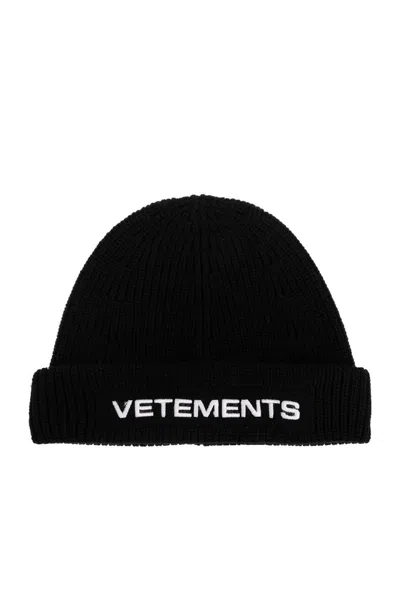 Vetements Logo Embroidered Beanie In Black