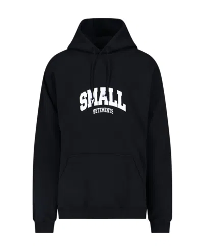 VETEMENTS VETEMENTS SMALL LOGO PRINTED HOODIE