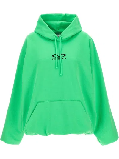 VETEMENTS LOGO-PRINT HOODIE