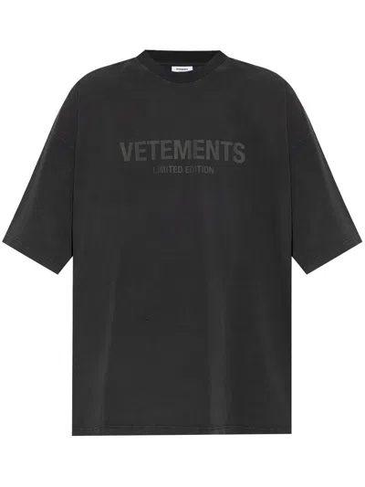 VETEMENTS LOGO-PRINT T-SHIRT