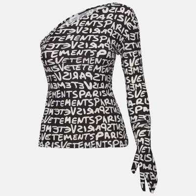 Vetements Monochrome All Over Logo Print Jersey One Shoulder Top In Black