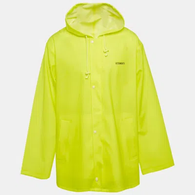 Vetements Neon Yellow Logo Print Synthetic Raincoat In Green