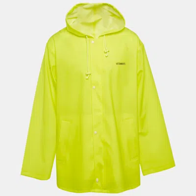 Pre-owned Vetements Neon Yellow Logo Print Synthetic Raincoat One Size In Green