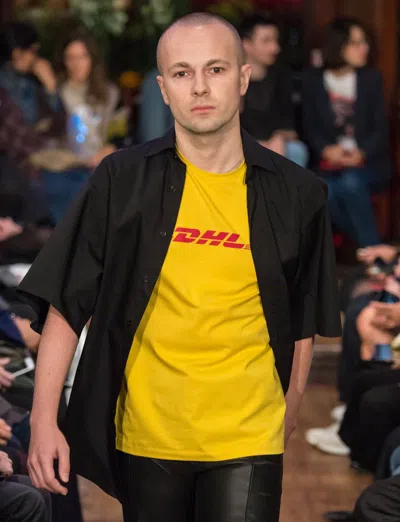 Pre-owned Vetements (nwt) Ss16 Dhl T-shirt In Yellow