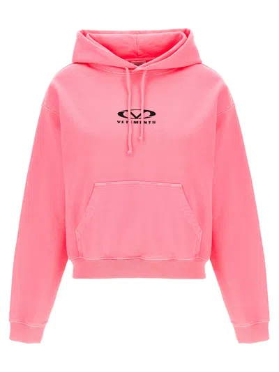 Vetements Oval Logo Hoodie In Pink