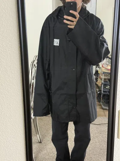 Pre-owned Vetements Raincoat Qr-code Black