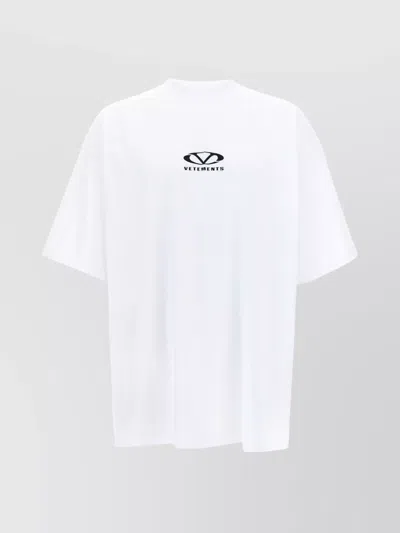 Vetements 'round Logo' Crew Neck T-shirt In White