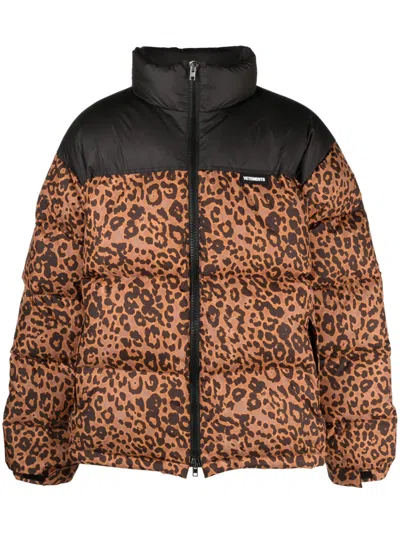 Vetements Leopard Logo Puffer Jacket In Black