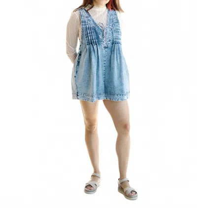 Veveret Front Pleated V Neck Sleeveless Denim Romper In Medium Wash In Blue