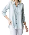 Veveret Long Sleeve Button Up Tencel Shirt In Chambray In Blue