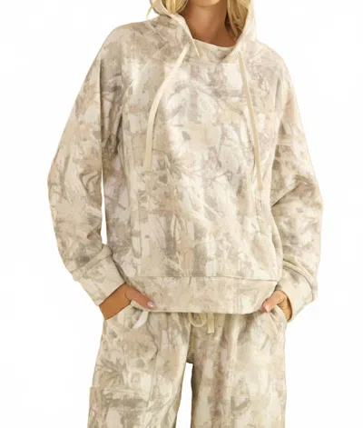 Veveret Long Sleeves Pockets Hoodie In Camo In Neutral