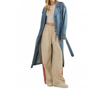 Veveret Meg Denim Trench Coat In Medium Wash In Gold