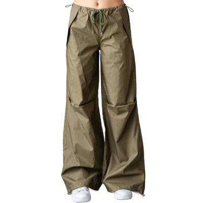 Veveret Parachute Wide Leg Pant In Olive In Green