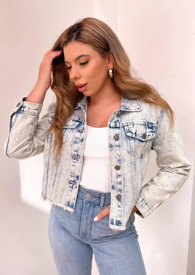 Veveret Rhinestone Rodeo Denim Jacket In Light Wash In Blue