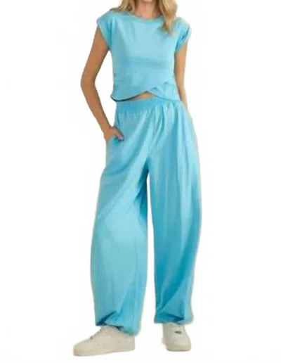 Veveret The Capri Coast Set In Sky Blue