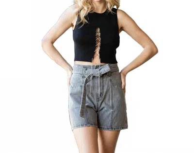 Veveret Waist Belted Denim Shorts In Grey In Gray