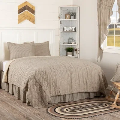 Vhc Brands Sawyer Mill Reversible Quilt Set In Black;cream