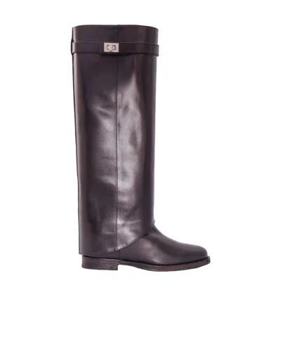 Via Roma 15 Buckle Detailed Round Toe Boots In Black