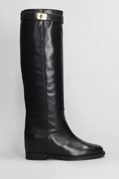 Via Roma 15 In Black Leather