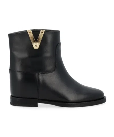 Via Roma 15 Round-head Short Boots In Black