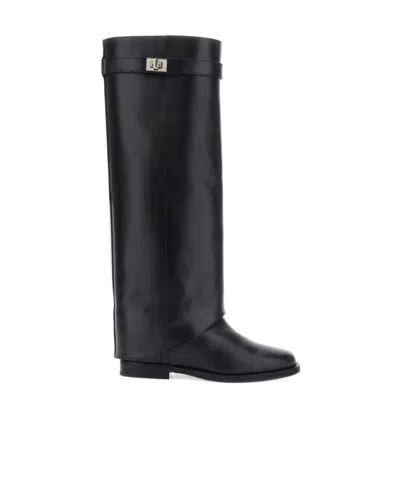 Via Roma 15 Round Toe Boots In Black