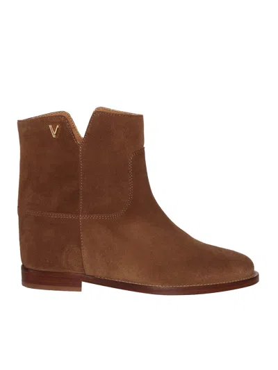 Via Roma 15 V Logo Boots In Brown