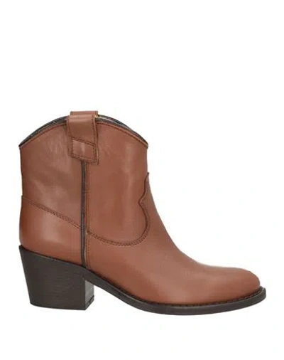 Via Roma 15 Woman Ankle Boots Brown Size 8 Leather In Multi