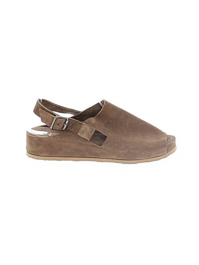Pre-owned Vibram Sandals In Brown
