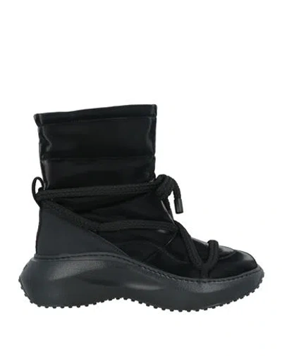 Vic Matie Ankle-length Quilted Snow Boots In Black